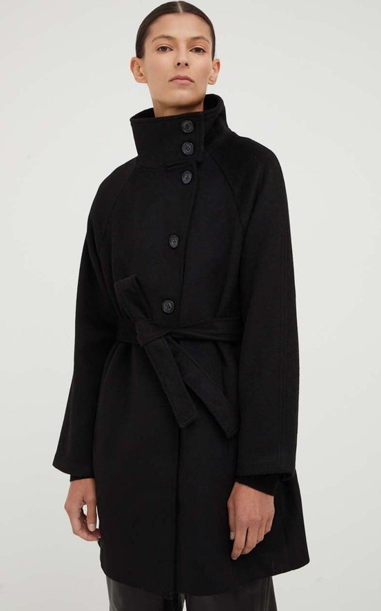 Czarny płaszcz Bruuns Bazaar