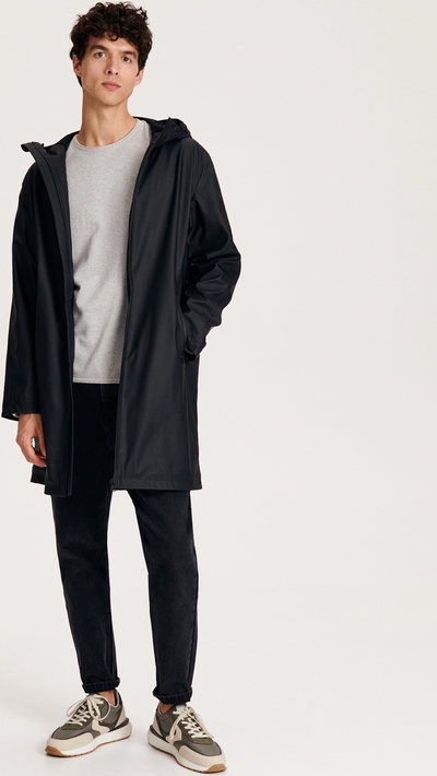 Czarny płaszcz męski Reserved w młodzieżowym stylu z tkaniny