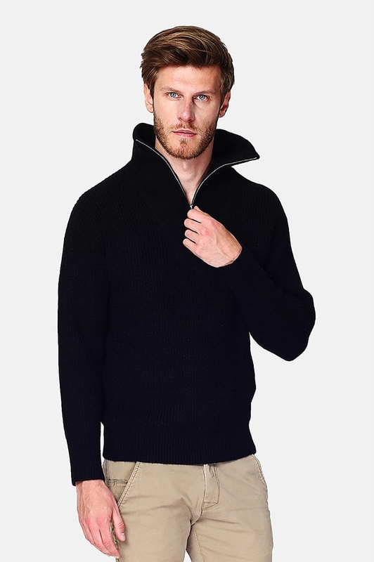 Czarny sweter C& Jo ze stójką w stylu casual