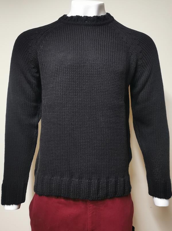 Czarny sweter M. Lasota z wełny