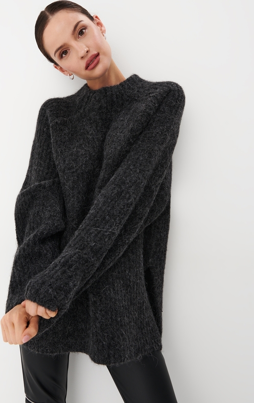 Czarny sweter Mohito