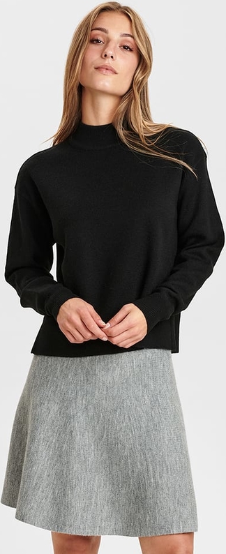 Czarny sweter Numph w stylu casual