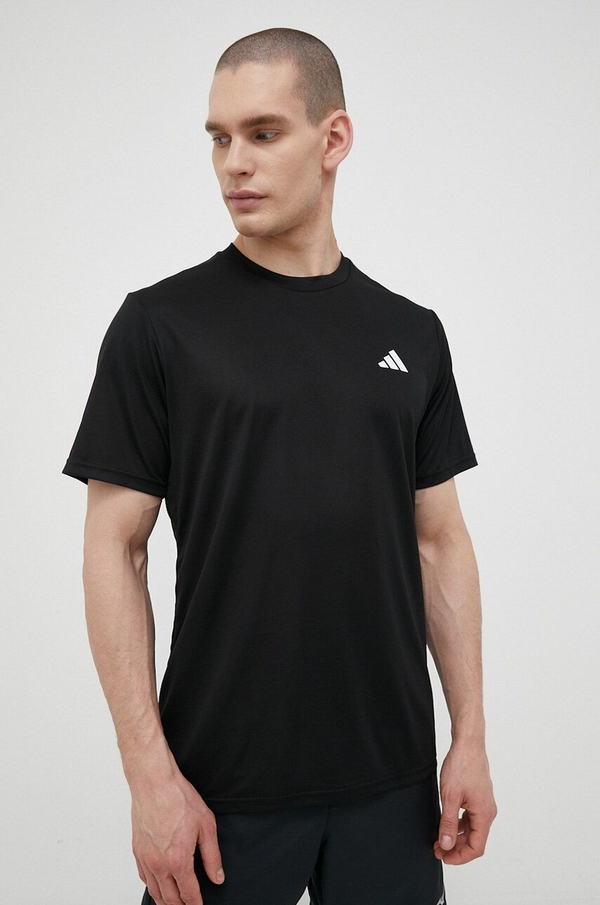 Czarny t-shirt Adidas Performance w sportowym stylu