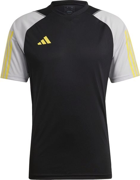 Czarny t-shirt Adidas w sportowym stylu