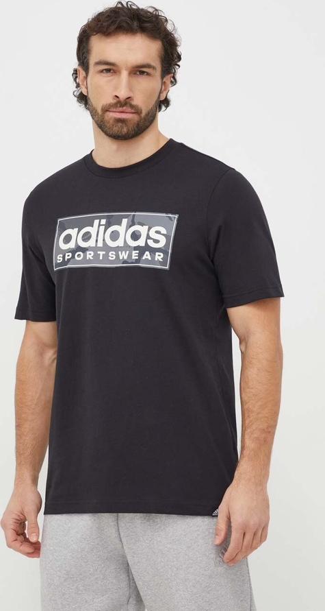 Czarny t-shirt Adidas z krótkim rękawem z nadrukiem z bawełny