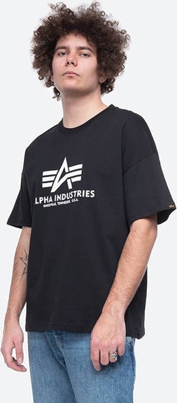 Czarny t-shirt Alpha Industries z krótkim rękawem w młodzieżowym stylu