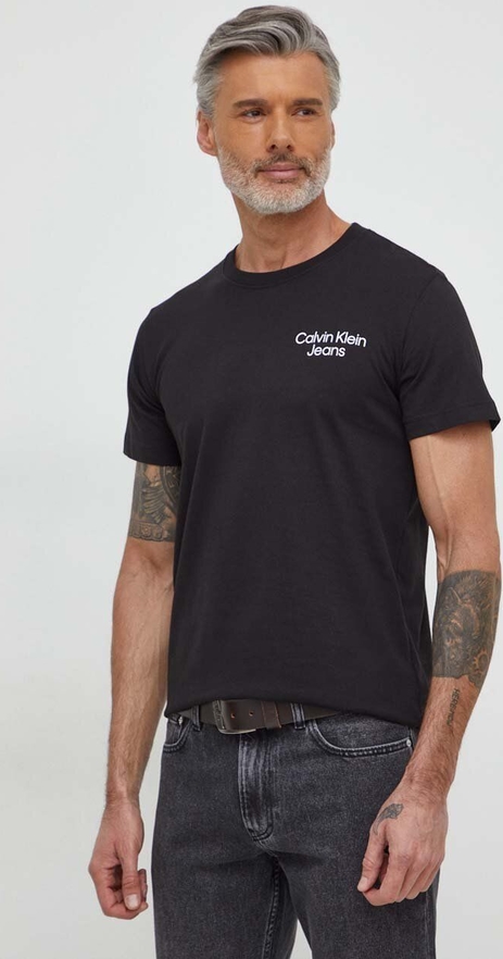 Czarny t-shirt Calvin Klein w młodzieżowym stylu z bawełny