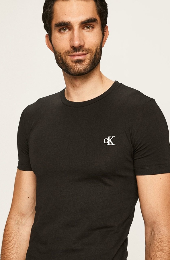 Czarny t-shirt Calvin Klein w stylu casual z krótkim rękawem