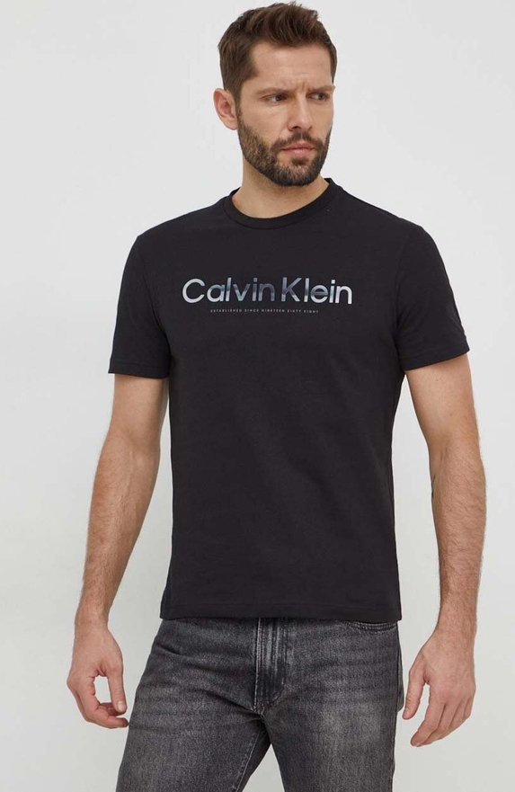 Czarny t-shirt Calvin Klein z bawełny w młodzieżowym stylu