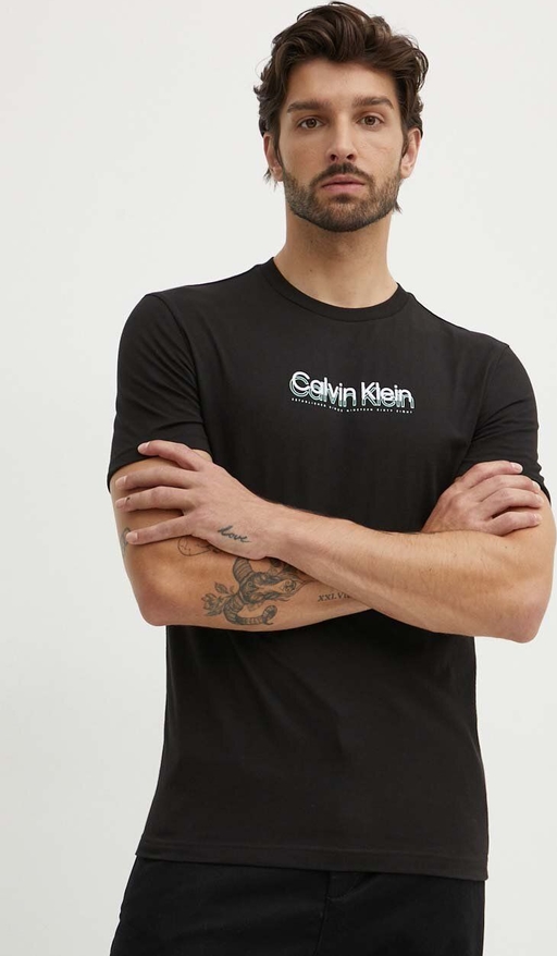 Czarny t-shirt Calvin Klein z krótkim rękawem z bawełny w młodzieżowym stylu