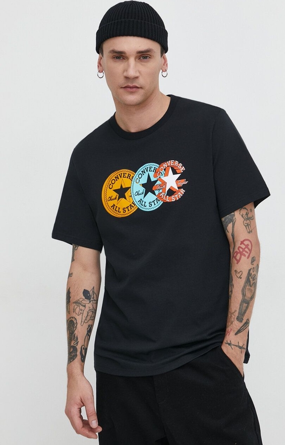 Czarny t-shirt Converse w młodzieżowym stylu z nadrukiem z krótkim rękawem