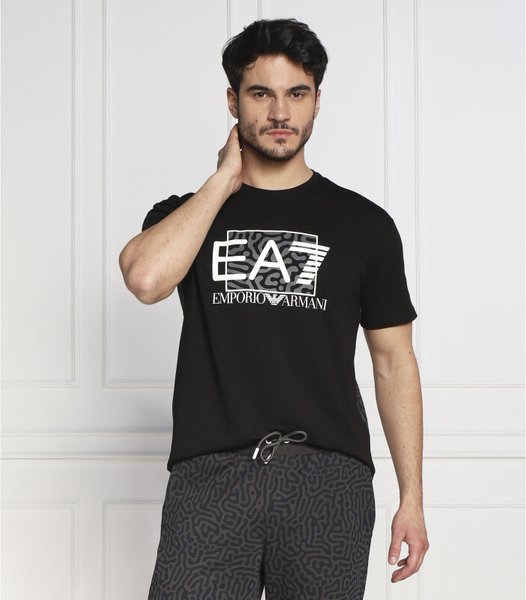 Czarny t-shirt Emporio Armani w młodzieżowym stylu z krótkim rękawem