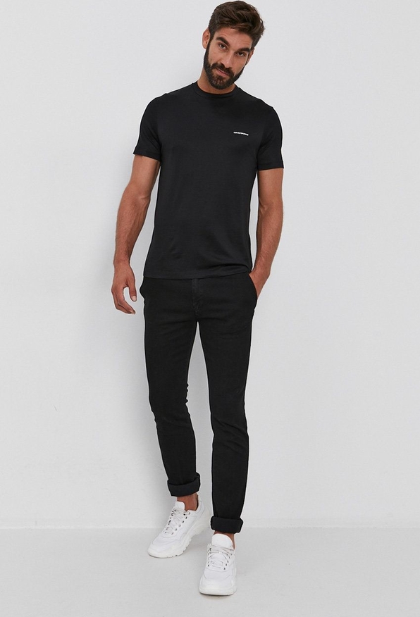 Czarny t-shirt Emporio Armani w stylu casual z krótkim rękawem