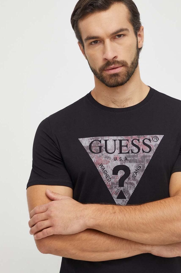 Czarny t-shirt Guess w młodzieżowym stylu z bawełny