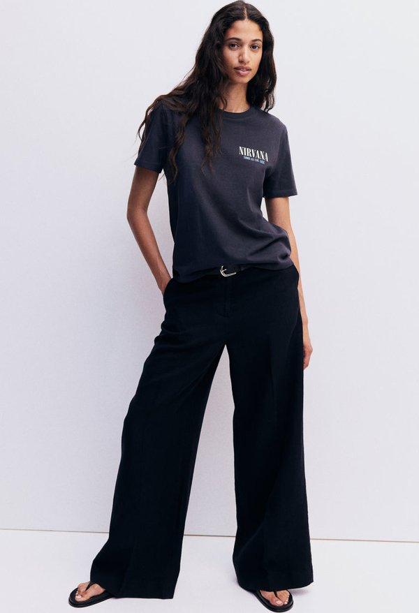 Czarny t-shirt H & M z okrągłym dekoltem z krótkim rękawem w młodzieżowym stylu
