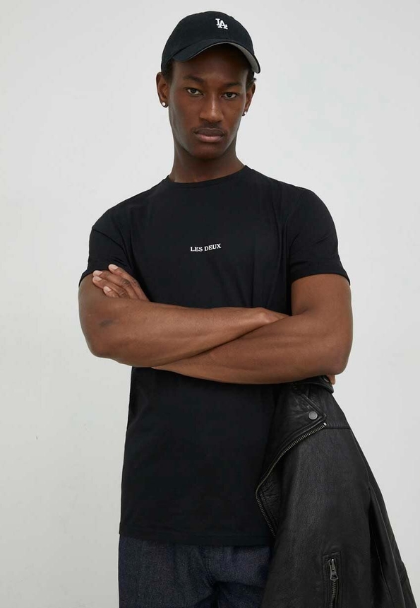 Czarny t-shirt Les Deux w stylu casual z nadrukiem
