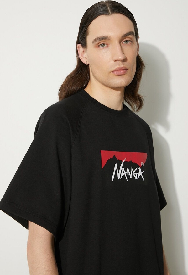 Czarny t-shirt Nanga z bawełny z nadrukiem