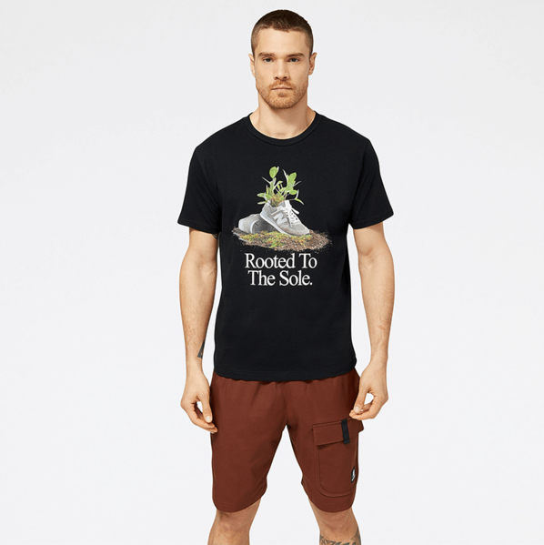 Czarny t-shirt New Balance z bawełny w młodzieżowym stylu