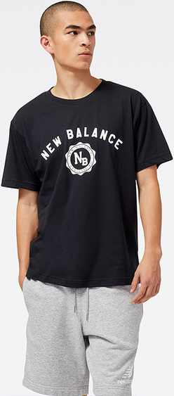 Czarny t-shirt New Balance z krótkim rękawem w stylu klasycznym