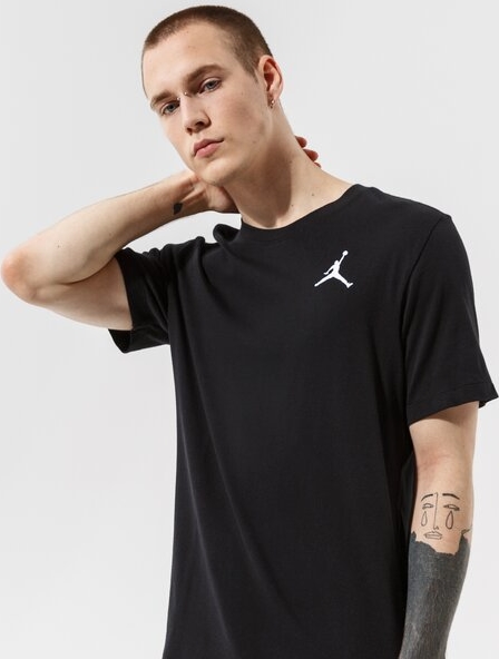 Czarny t-shirt Nike w stylu casual z krótkim rękawem