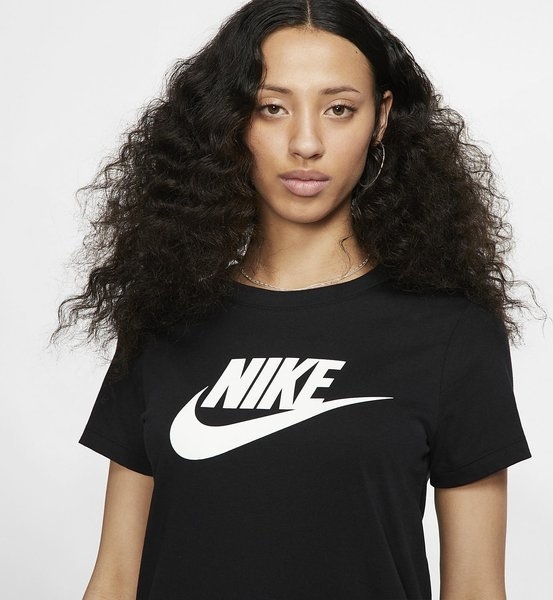 Czarny t-shirt Nike z krótkim rękawem w młodzieżowym stylu