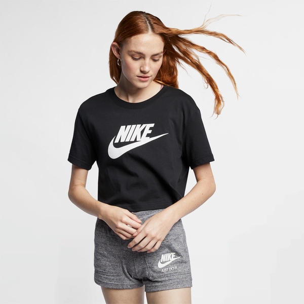 Czarny t-shirt Nike z okrągłym dekoltem w sportowym stylu z bawełny