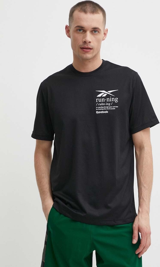 Czarny t-shirt Reebok w sportowym stylu z nadrukiem