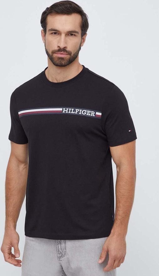 Czarny t-shirt Tommy Hilfiger w młodzieżowym stylu z nadrukiem