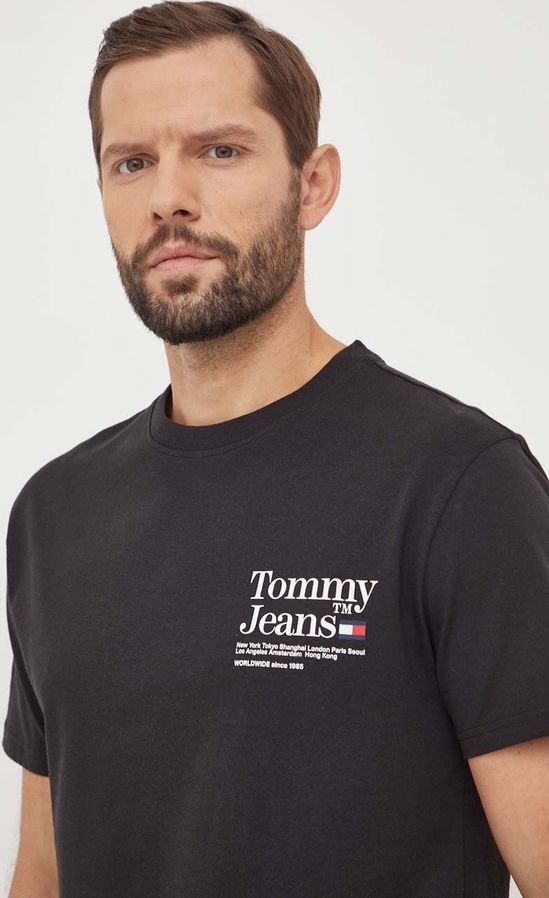 Czarny t-shirt Tommy Jeans z nadrukiem