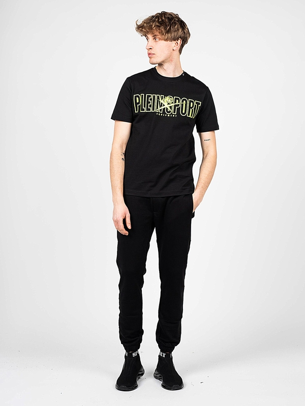 Czarny t-shirt ubierzsie.com w młodzieżowym stylu z krótkim rękawem z bawełny