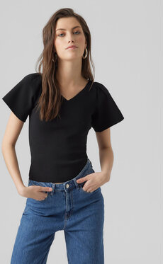 Czarny t-shirt Vero Moda z dekoltem w kształcie litery v z krótkim rękawem