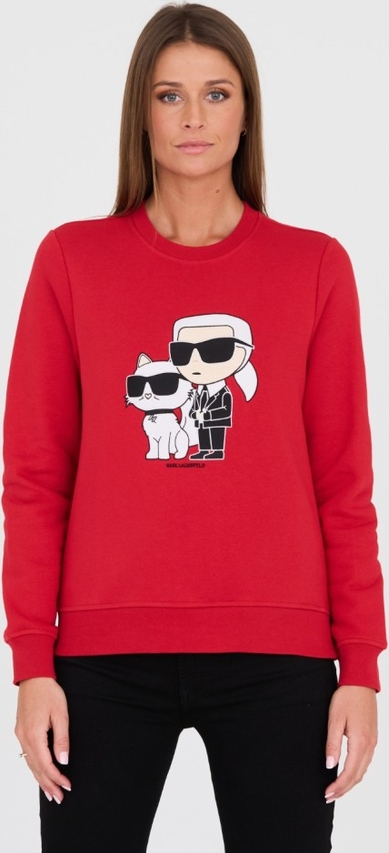 Czerwona bluza Karl Lagerfeld w młodzieżowym stylu