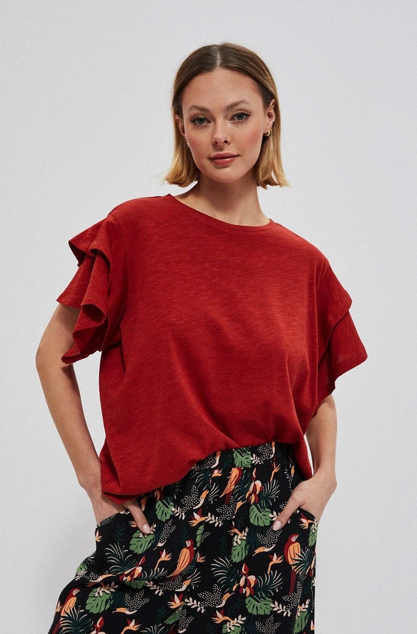 Czerwona bluzka Moodo.pl z okrągłym dekoltem w stylu casual z krótkim rękawem