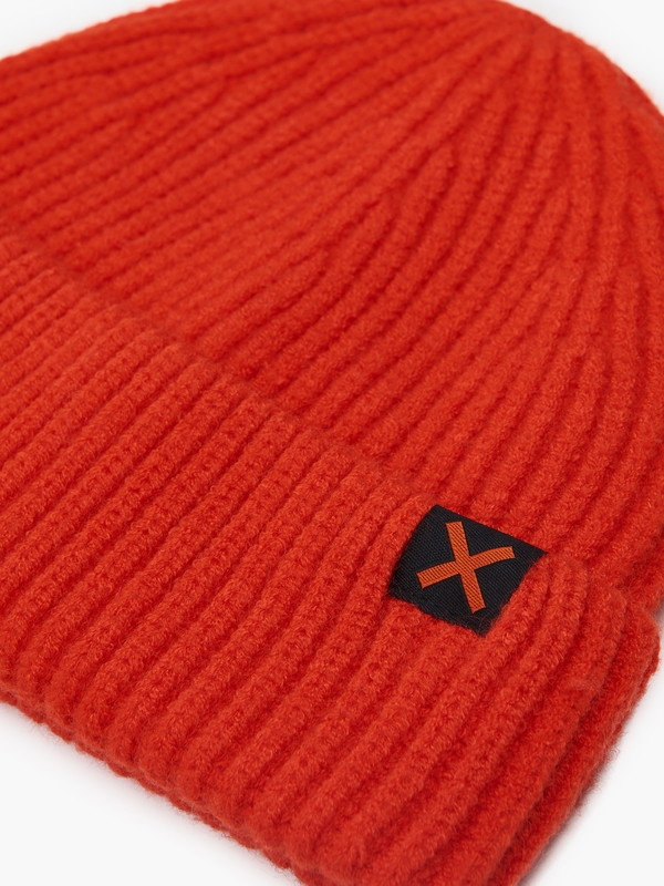 Czerwona czapka Cropp