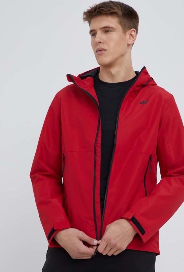 Czerwona kurtka 4F w sportowym stylu