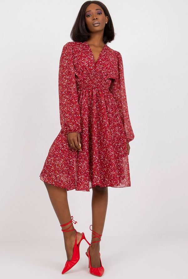Czerwona sukienka 5.10.15 z dekoltem w kształcie litery v midi z długim rękawem