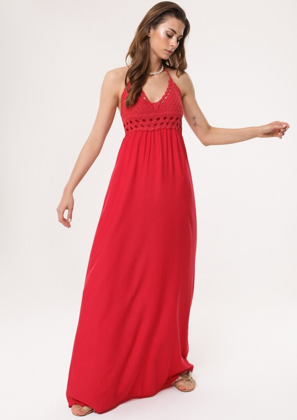 Czerwona sukienka born2be bez rękawów z dekoltem w kształcie litery v rozkloszowana