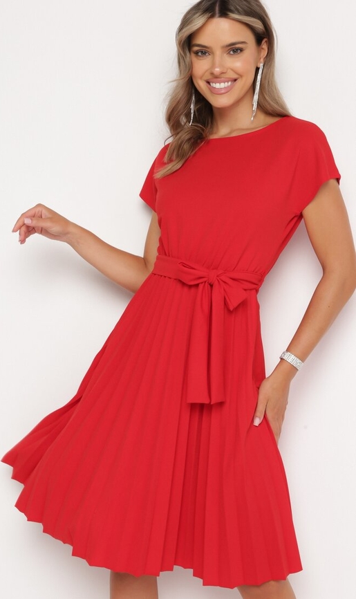 Czerwona sukienka born2be mini z krótkim rękawem