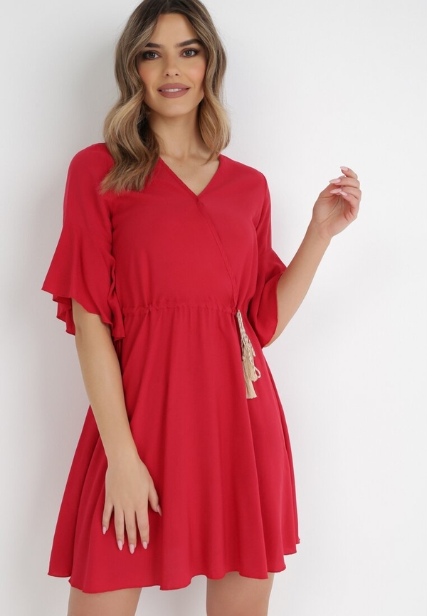 Czerwona sukienka born2be w stylu boho z tkaniny z krótkim rękawem