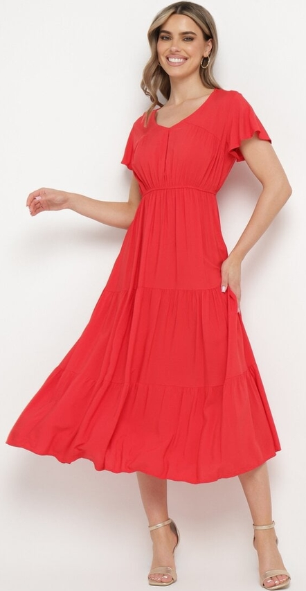 Czerwona sukienka born2be z krótkim rękawem rozkloszowana midi
