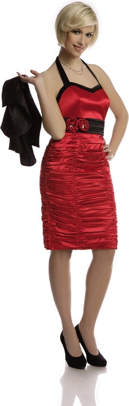 Czerwona sukienka Fokus z dekoltem w karo dopasowana