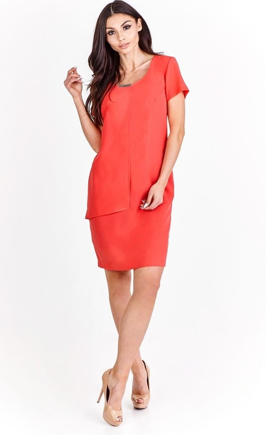 Czerwona sukienka Fokus z krótkim rękawem midi dopasowana