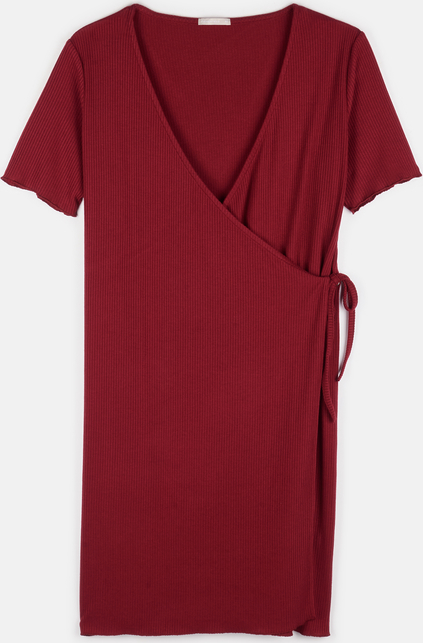 Czerwona sukienka Gate z krótkim rękawem dla puszystych z dekoltem w kształcie litery v