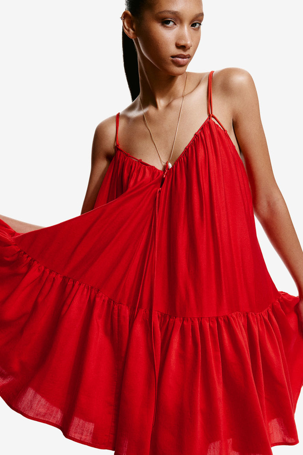 Czerwona sukienka H & M z dekoltem w kształcie litery v z tkaniny