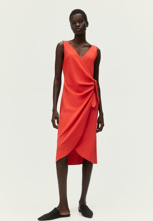 Czerwona sukienka H & M z dżerseju z długim rękawem z dekoltem w kształcie litery v