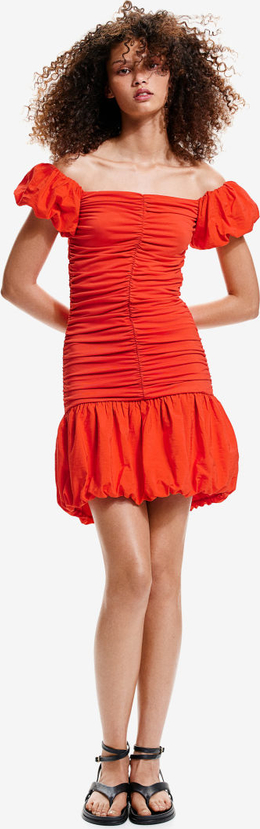 Czerwona sukienka H & M z tkaniny z odkrytymi ramionami mini