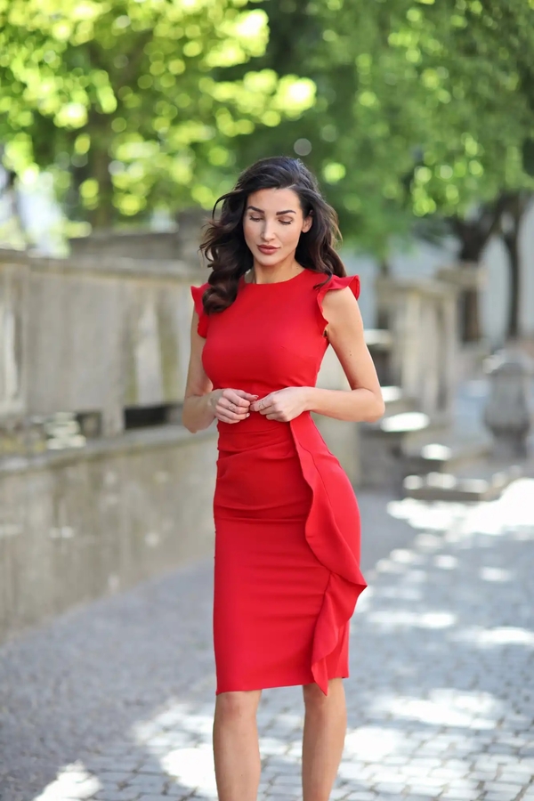 Czerwona sukienka Kartes-moda z okrągłym dekoltem midi