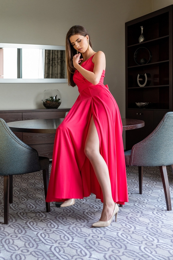 Czerwona sukienka Maravilla Boutique maxi na ramiączkach z tkaniny