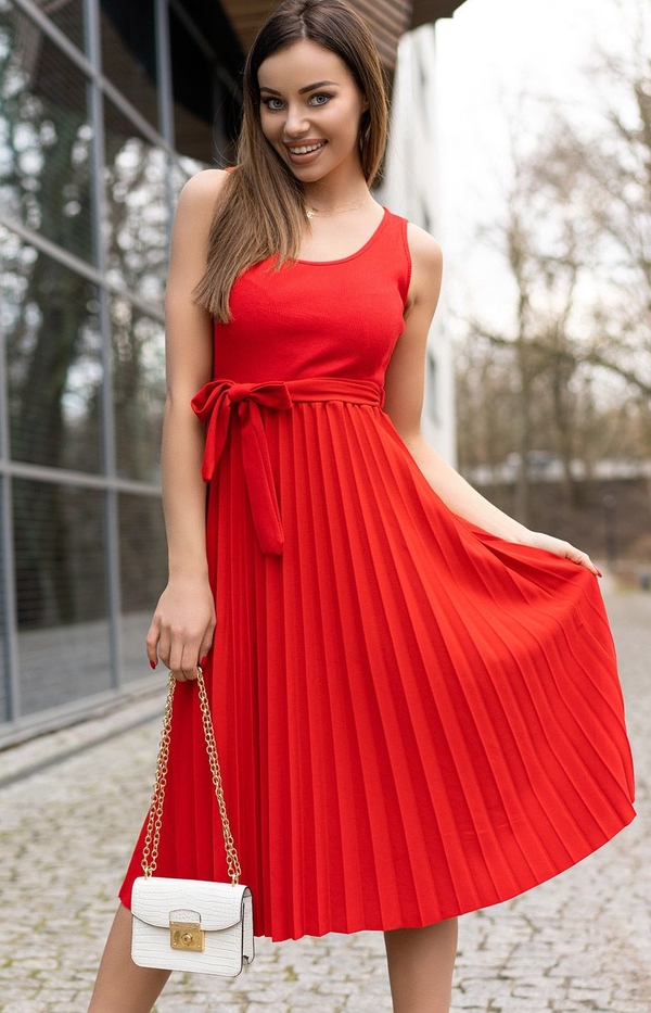 Czerwona sukienka MERRIBEL na ramiączkach z dekoltem w kształcie litery v
