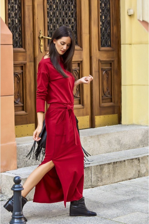 Czerwona sukienka Numinou z długim rękawem maxi prosta